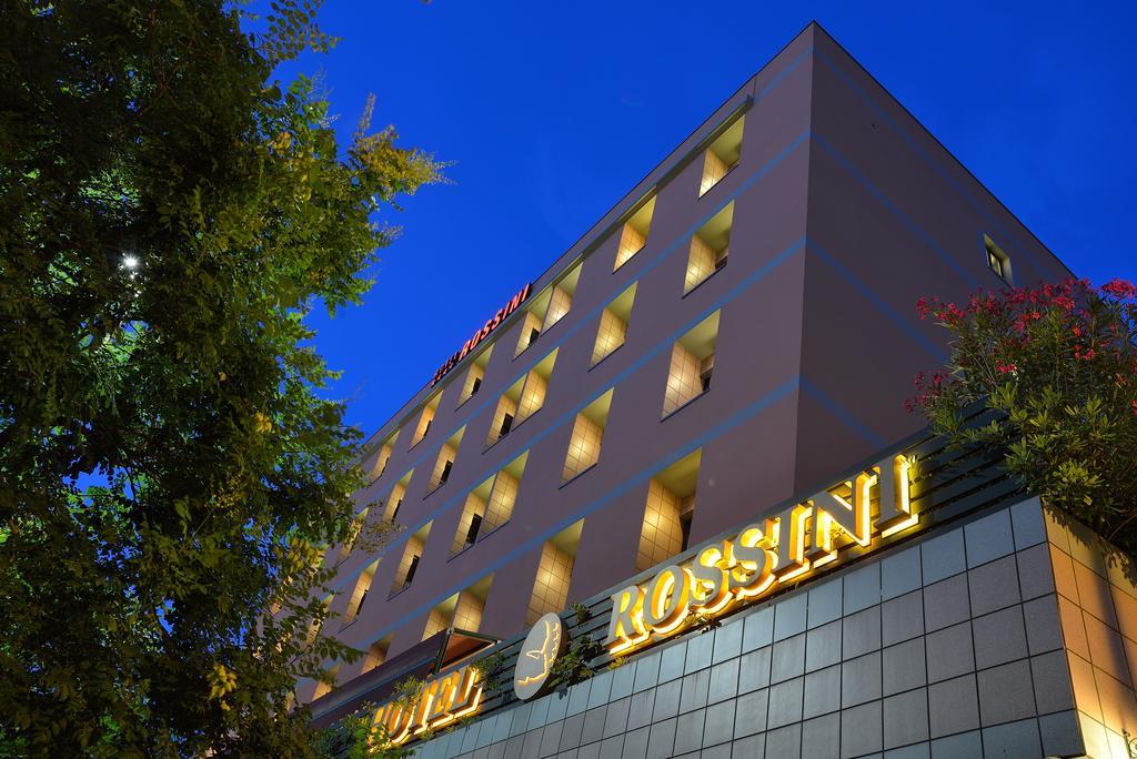 Hotel Rossini Pesaro Bagian luar foto
